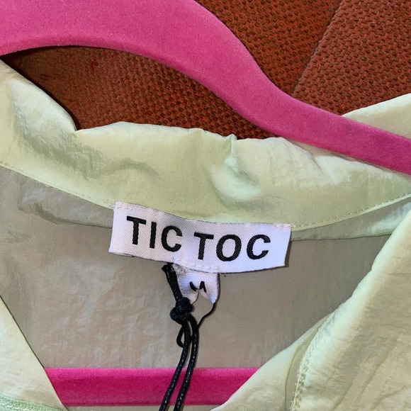 Mint green windbreaker new - Picture 3 of 3